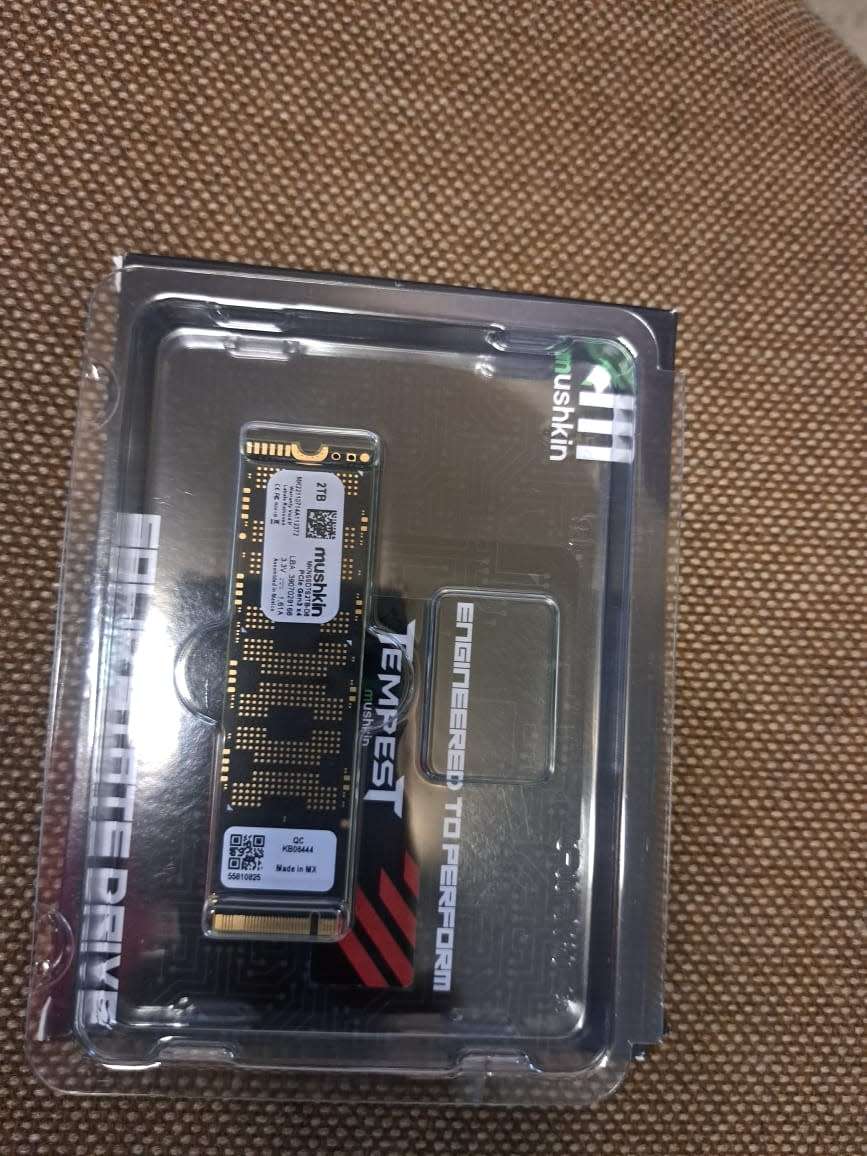 Brand New Lot, 2TB M.2 Nvem SSD, 128GB SSD 2,5inch, Studio Micro Phone, One Lot, One Bid, Buy all