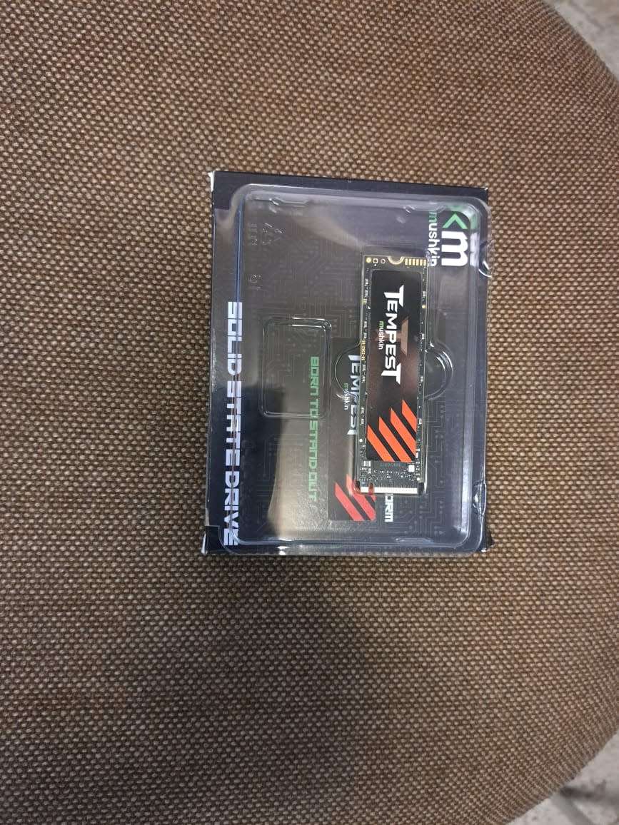 Brand New Lot, 2TB M.2 Nvem SSD, 128GB SSD 2,5inch, Studio Micro Phone, One Lot, One Bid, Buy all