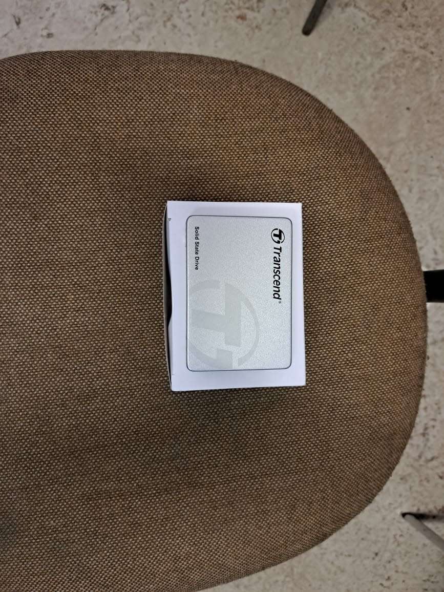 Brand New Lot, 2TB M.2 Nvem SSD, 128GB SSD 2,5inch, Studio Micro Phone, One Lot, One Bid, Buy all