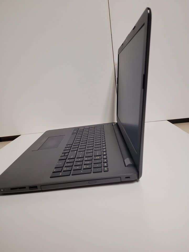 Back to School Like New HP 255 G6, AMD E2 9000e, 8GB, 1TB, AMD R2 512MB GPU, WIFI, 6 Hours Battery,