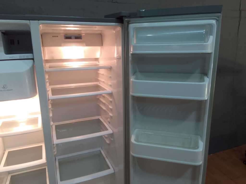 LG Silver Double Door Fridge, Water Dispenser, Taller Ice, Moist Balance Crisper, Bioshield, Multi