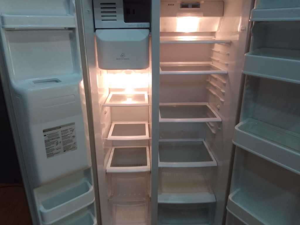 LG Silver Double Door Fridge, Water Dispenser, Taller Ice, Moist Balance Crisper, Bioshield, Multi