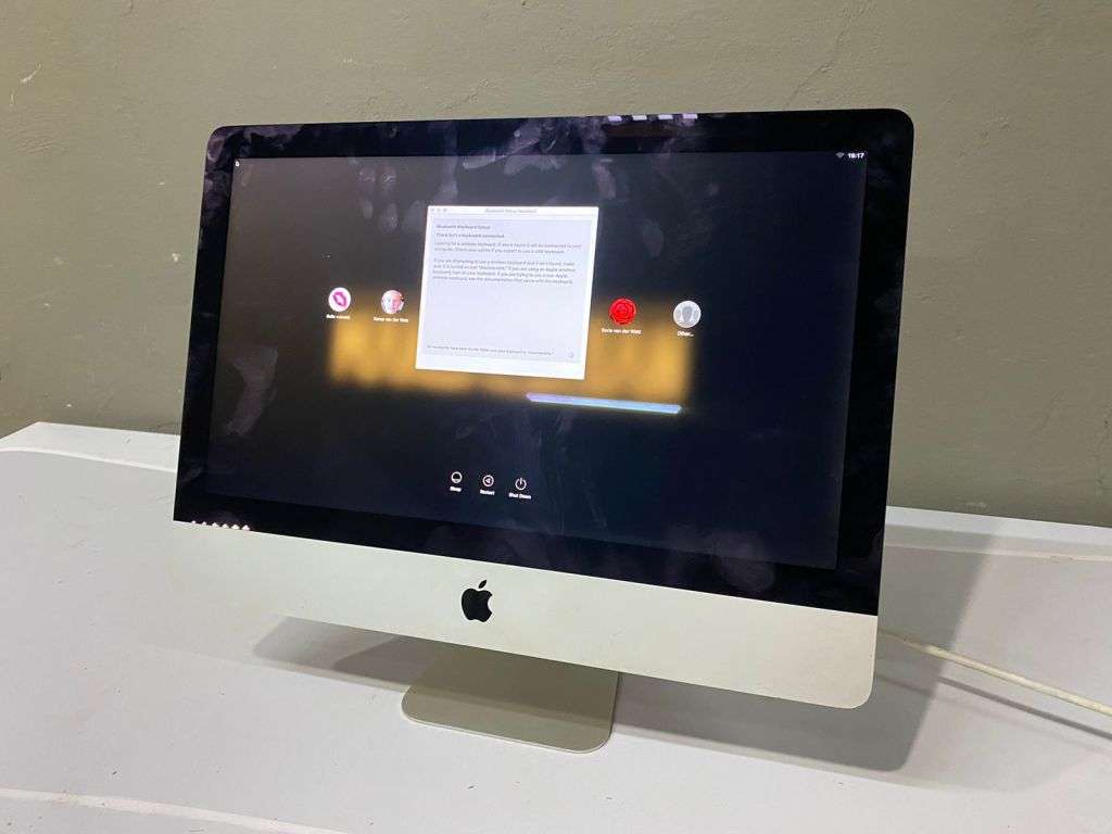 High End Studio, iMac 21.5 inch Retina 4K, i5, 8GB Ram 1TB HDD, Wireless Keyboard, Mouse, Working