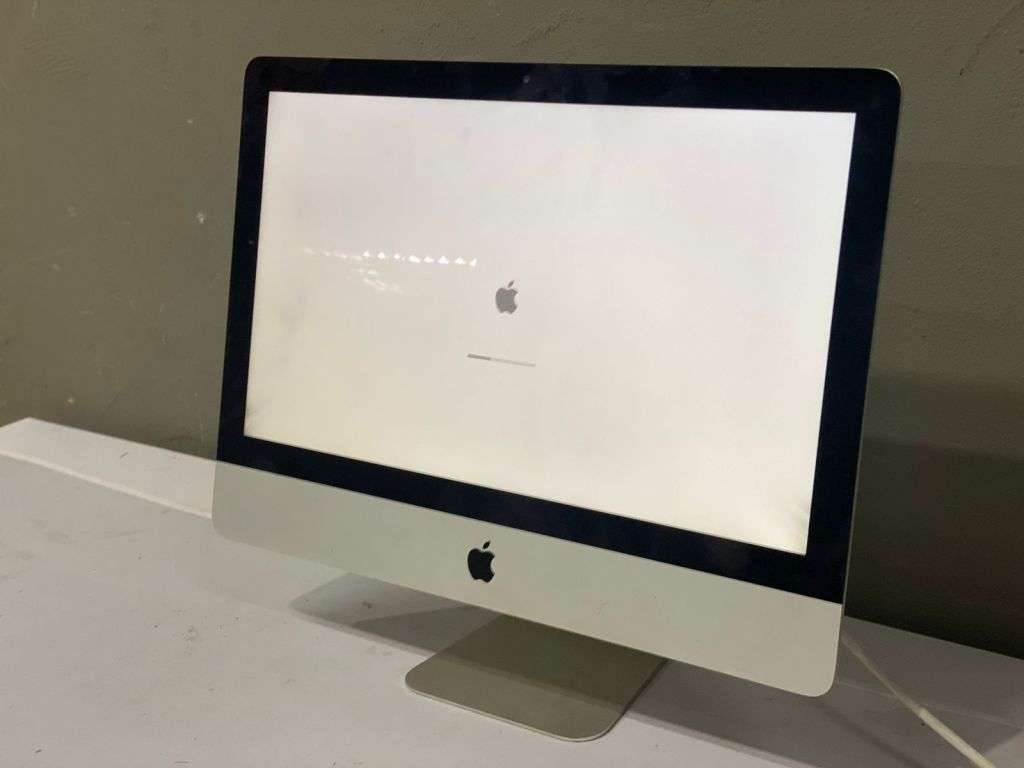 High End Studio, iMac 21.5 inch Retina 4K, i5, 8GB Ram 1TB HDD, Wireless Keyboard, Mouse, Working
