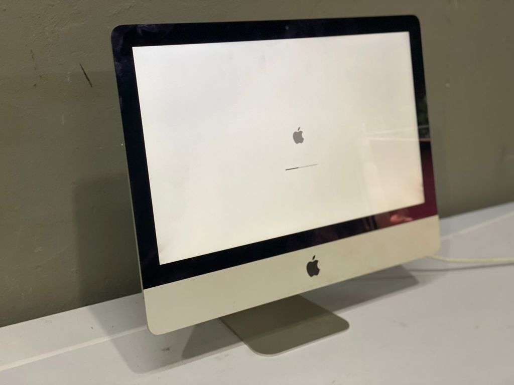 High End Studio, iMac 21.5 inch Retina 4K, i5, 8GB Ram 1TB HDD, Wireless Keyboard, Mouse, Working