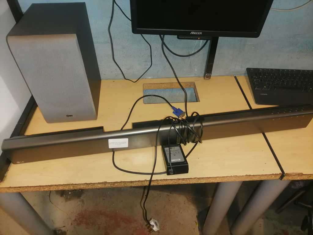 LG Sound Bar, Sub-woofer, Bluetooth, 2 x HDMI, WIFI, Optimal, Mobile Streaming, TV Streaming, Remote