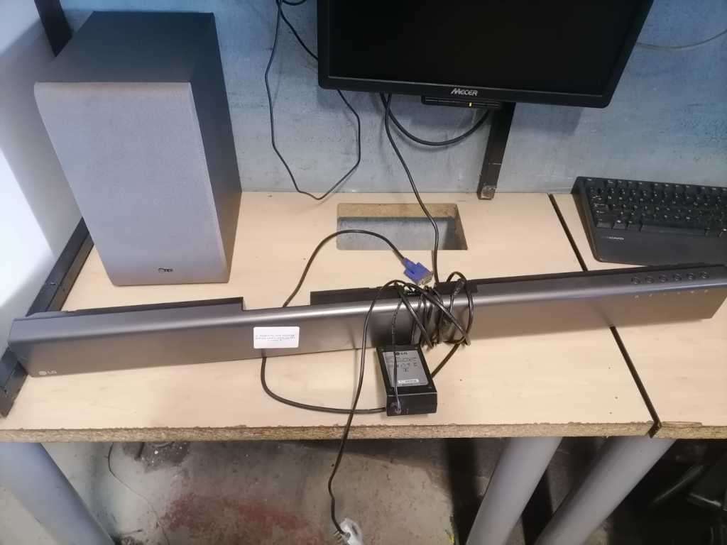 LG Sound Bar, Sub-woofer, Bluetooth, 2 x HDMI, WIFI, Optimal, Mobile Streaming, TV Streaming, Remote
