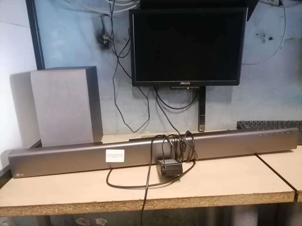 LG Sound Bar, Sub-woofer, Bluetooth, 2 x HDMI, WIFI, Optimal, Mobile Streaming, TV Streaming, Remote