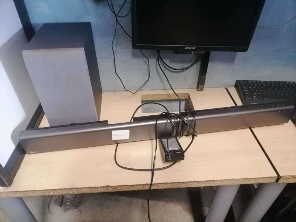 LG Sound Bar, Sub-woofer, Bluetooth, 2 x HDMI, WIFI, Optimal, Mobile Streaming, TV Streaming, Remote