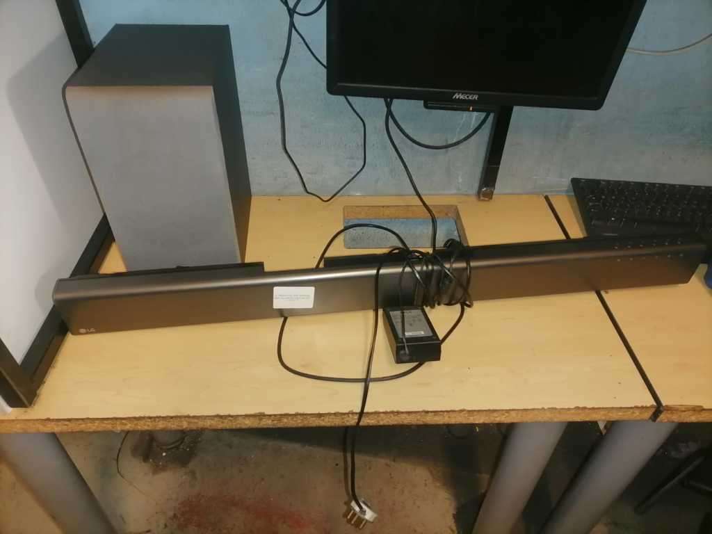 LG Sound Bar, Sub-woofer, Bluetooth, 2 x HDMI, WIFI, Optimal, Mobile Streaming, TV Streaming, Remote