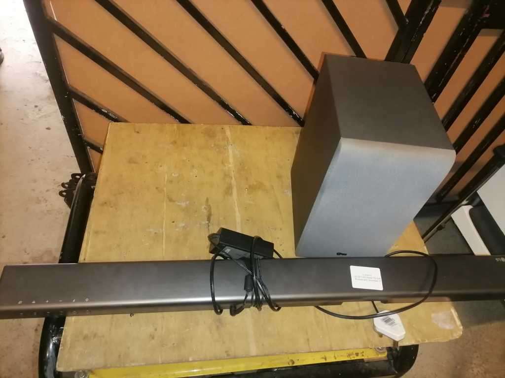 LG Sound Bar, Sub-woofer, Bluetooth, 2 x HDMI, WIFI, Optimal, Mobile Streaming, TV Streaming, Remote