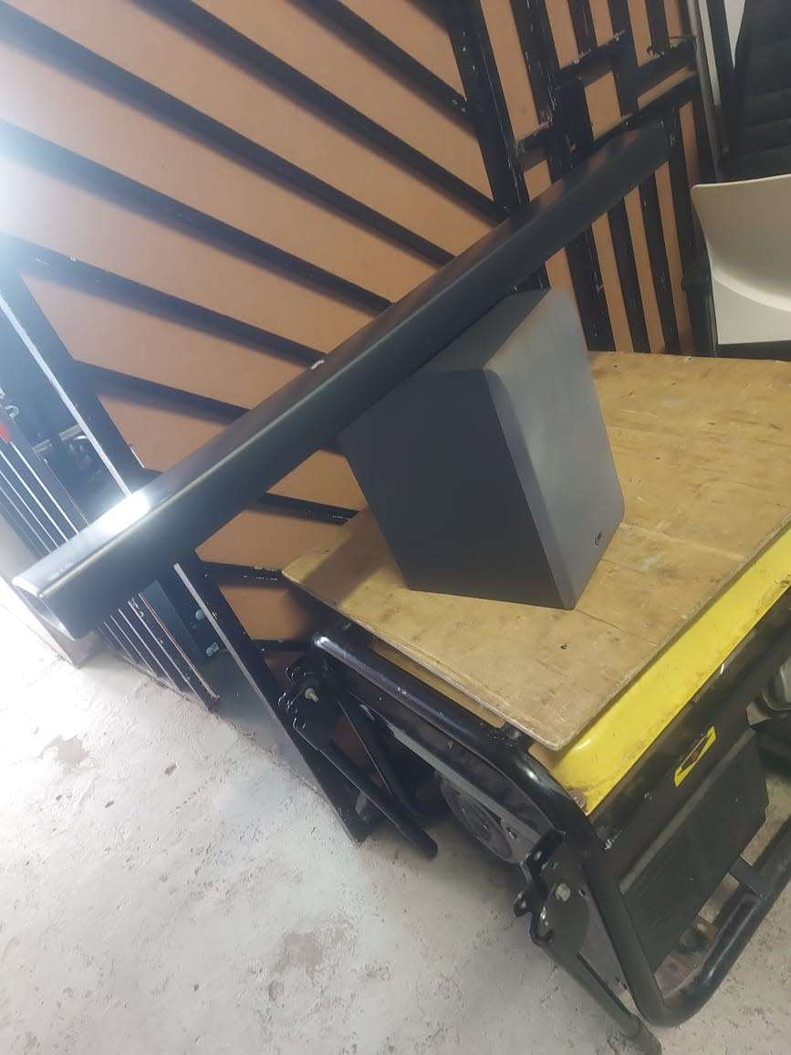 LG Sound Bar, Sub-woofer, Bluetooth, 2 x HDMI, WIFI, Optimal, Mobile Streaming, TV Streaming, Remote