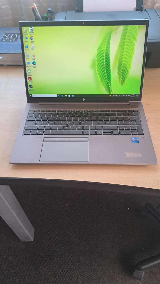 HP Zbook Firefly 15.6inch G8 Workstation, i7 11th Gen, 32GB Ram, 1TB M.2 Nvem SSD, Charger, Bag