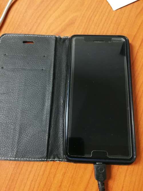 Nokia 6 - in excellent condition with original box charger and 16gig memory card