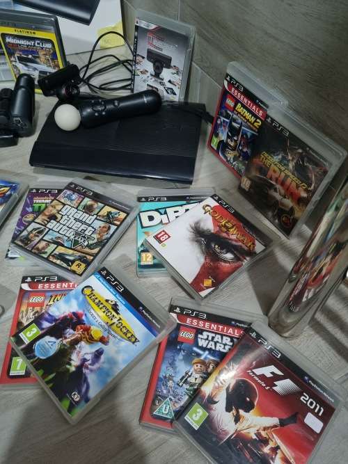 Ps3 500gb complete with games camera and motion toy