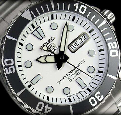 REDUCED#SEIKO  5 SPORT##AUTOMATIC 23 JEWELED SUBMARINER DAY/DATE SNZFK1