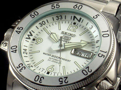 CRAZY R1 DEAL !! SEIKO Gents AUTOMATIC 200M W/R COMPASS BEZEL DIVERS WATCH Retail R5999.99