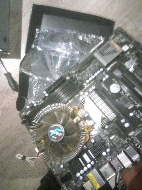 ASRock 990FX Extreme3 + AMD Phenom II X6 1075T