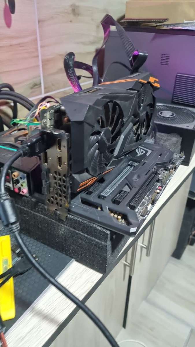 Gigabyte Radeon RX VEGA 56 GAMING OC 8G Graphics card - 8GB