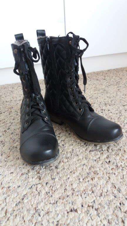 LACE-UP BOOTS