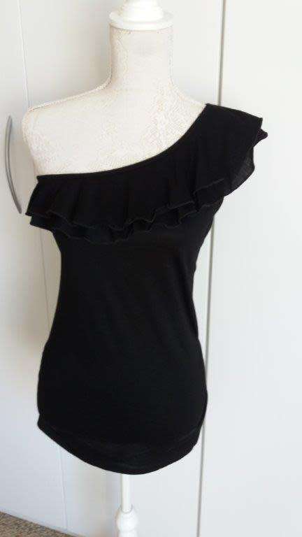 BLACK ONE-SHOULDER TOP