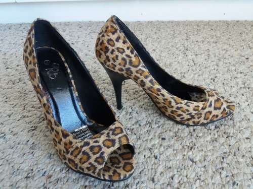 LEOPARD HEELS