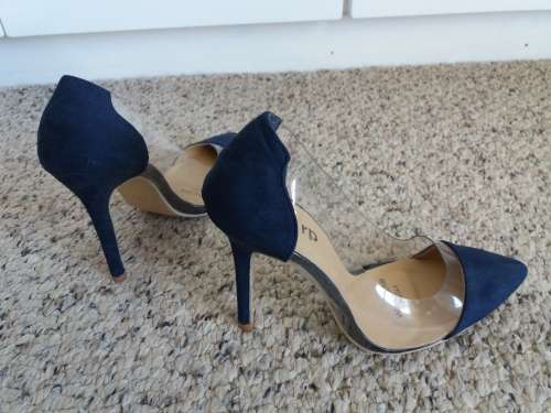 NAVY HEELS