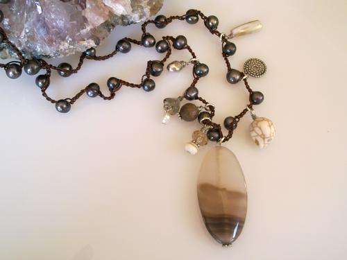 LONG BOHO-CHIC PEARL CROCHET NECKLACE