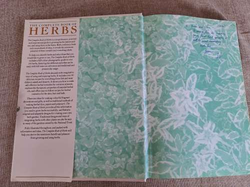 The Complete Book of Herbs - Lesley Bremness