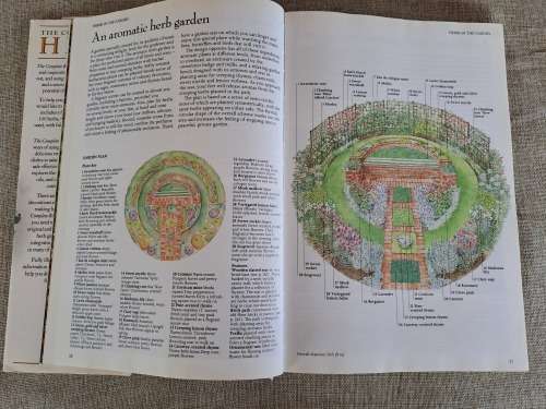 The Complete Book of Herbs - Lesley Bremness