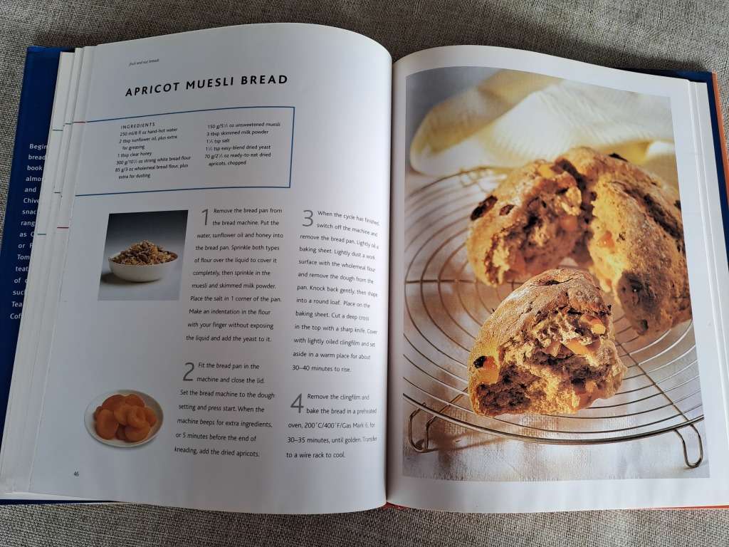 The Bread Machine Book - Linda Doeser