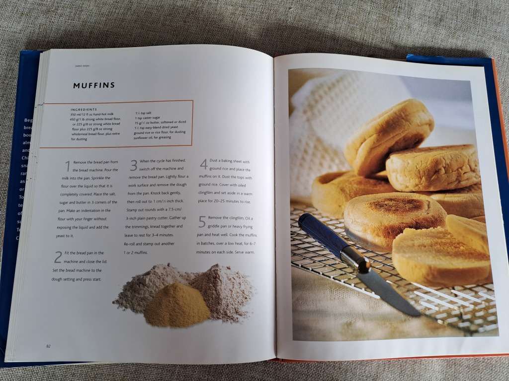 The Bread Machine Book - Linda Doeser