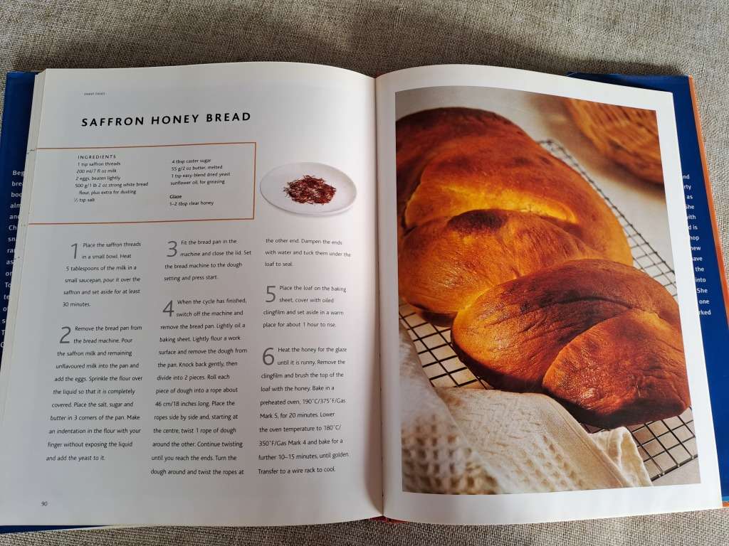 The Bread Machine Book - Linda Doeser