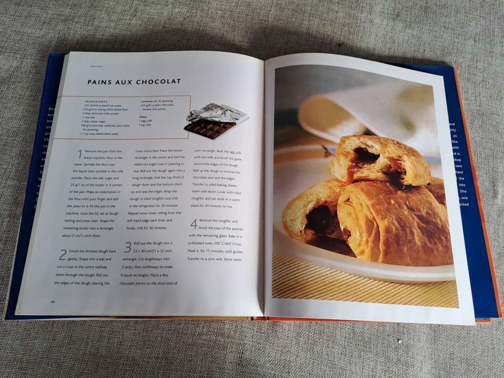 The Bread Machine Book - Linda Doeser