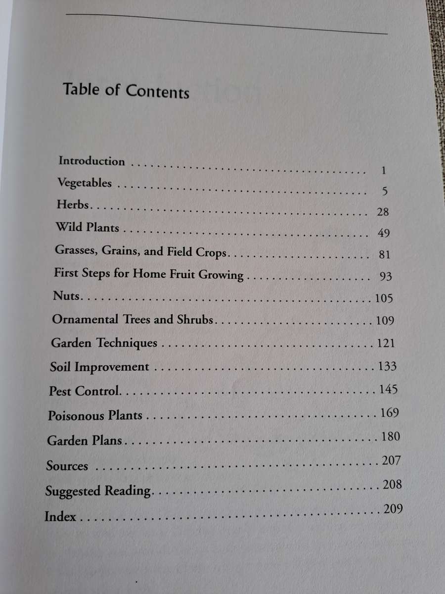 Carrots Love Tomatoes: Secrets of Companion Planting for Successful Gardening - Louise Riotte