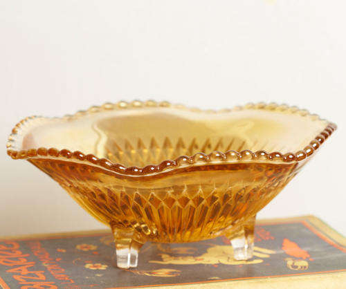 CARNIVAL GLASS MARIGOLD VERTICAL RIBBED PATTERN DESIGN IRIDESCENT DISH
