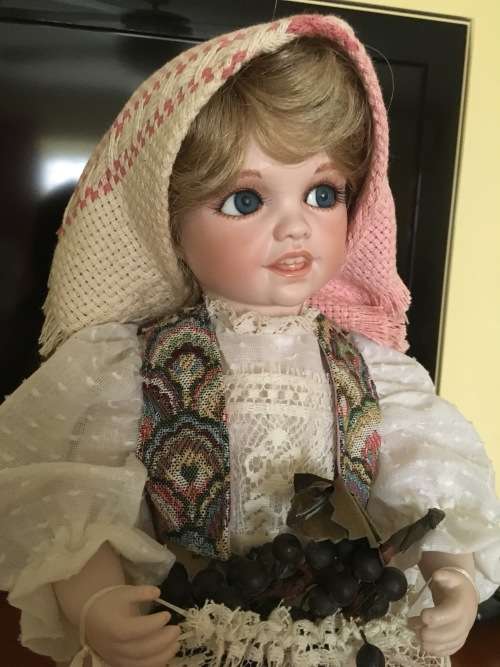 **LIMITED EDITION** JERRI MCCLOUD "MITZI" COLLECTABLE PORCELAIN DOLL