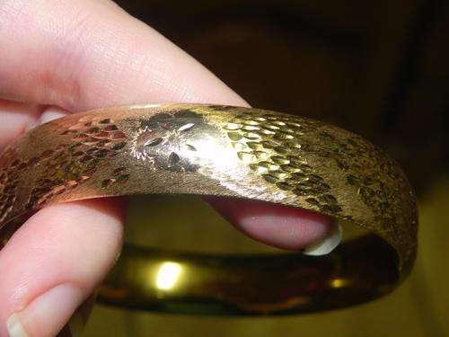 14K GOLD DIAMOND CUT BANGLE/BRACELET *HINGED*