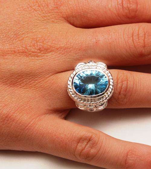 925 Sterling Silver Ring with a beautiful blue Stone
