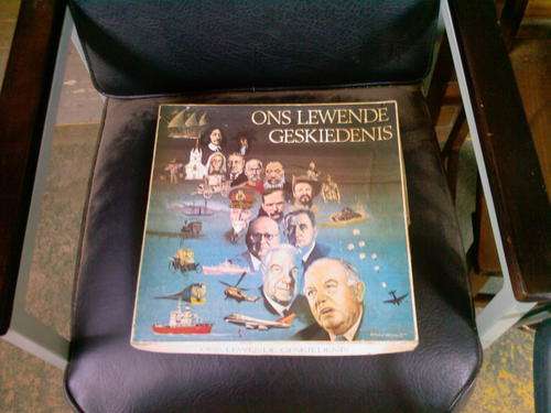 SET OF 8 RECORDS ON SOUTH AFRICA HISTORY IN AFRIKAANS