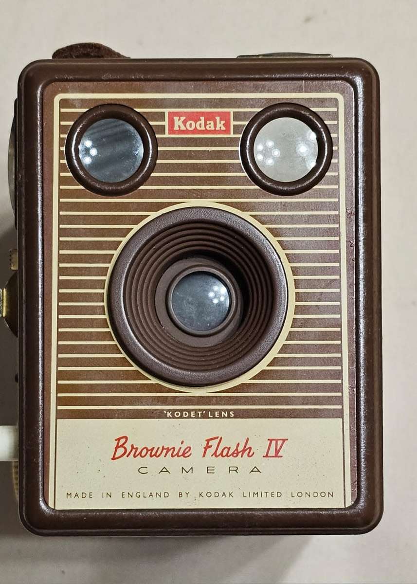 Vintage Kodak Brownie Flash IV Box Camera - BEAUTIFUL RARE CONDITION