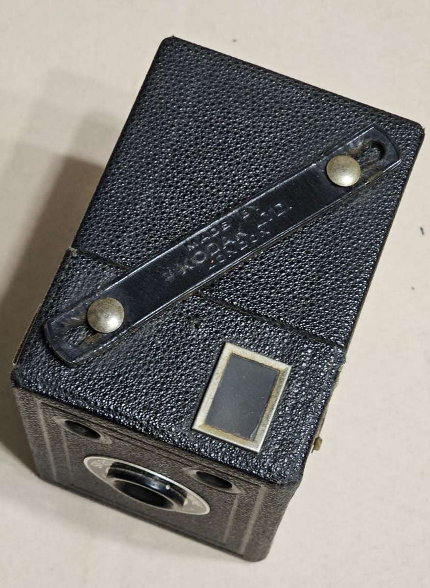 Vintage Kodak SIX-20 POPULAR BROWNIE Box Camera - BEAUTIFUL RARE CONDITION