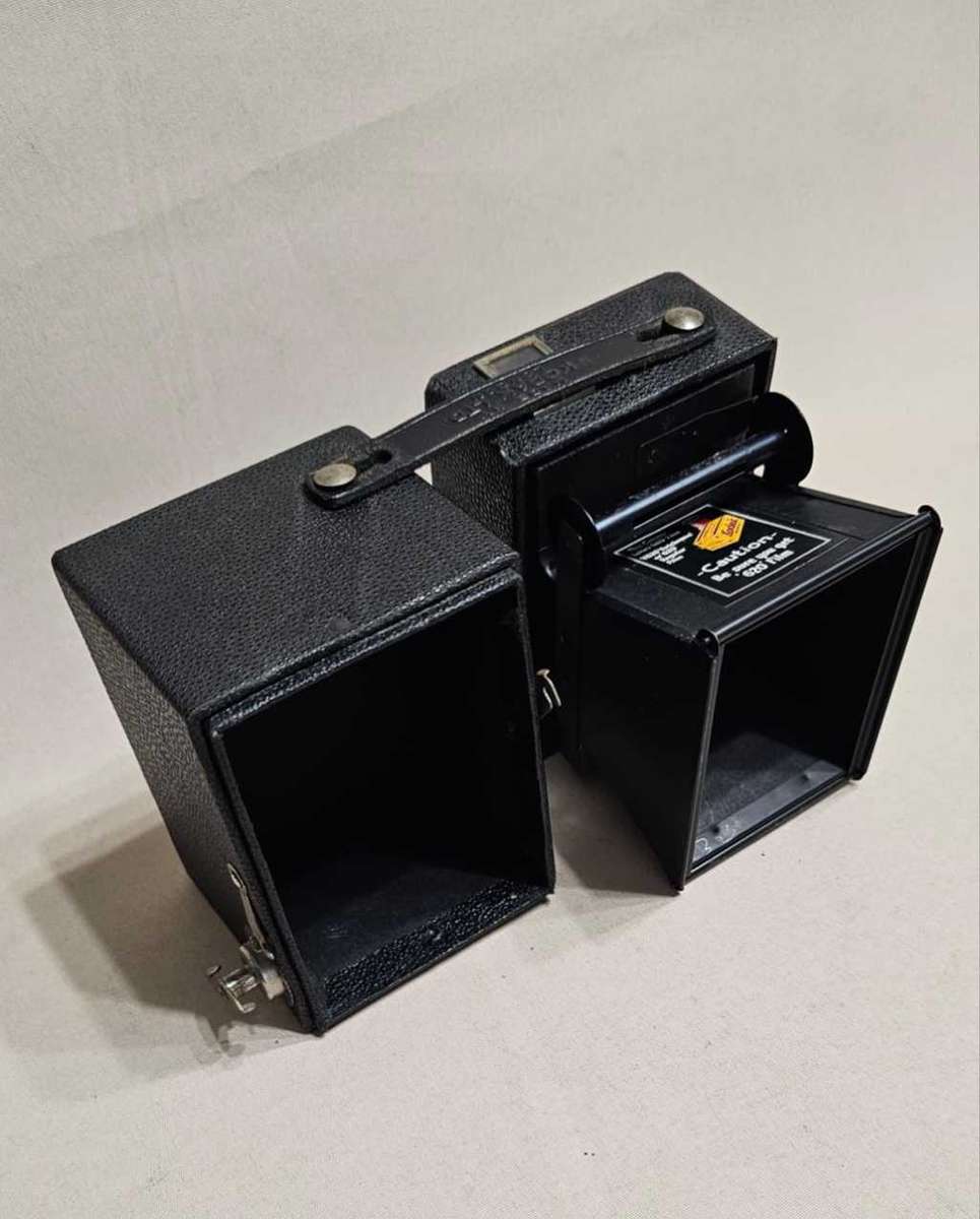 Vintage Kodak SIX-20 POPULAR BROWNIE Box Camera - BEAUTIFUL RARE CONDITION