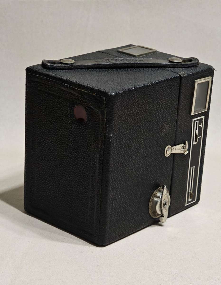 Vintage Kodak SIX-20 POPULAR BROWNIE Box Camera - BEAUTIFUL RARE CONDITION