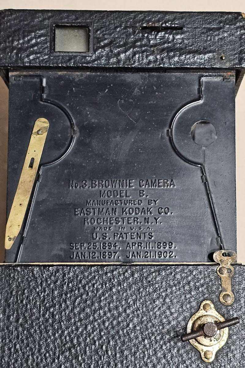 Vintage Kodak No. 3 BROWNIE Model B - Box Camera - BEATIFUL RARE CONDITION