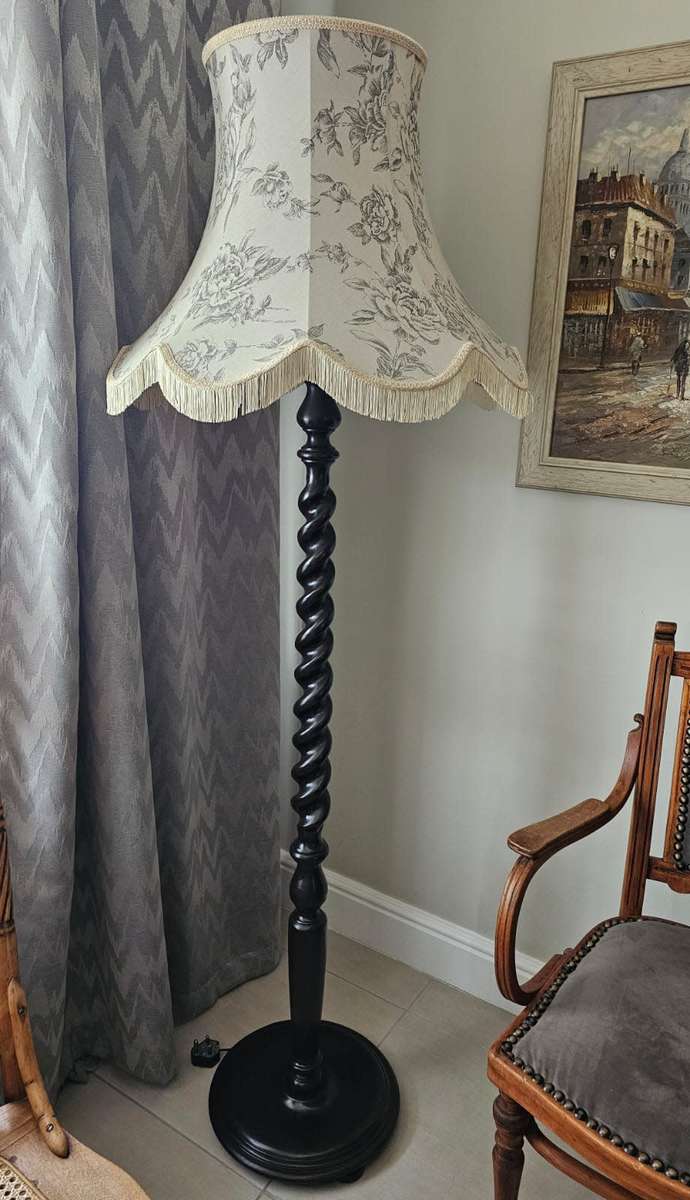 Vintage Wooden Standing Lamp - BEAUTIFUL CONDITION