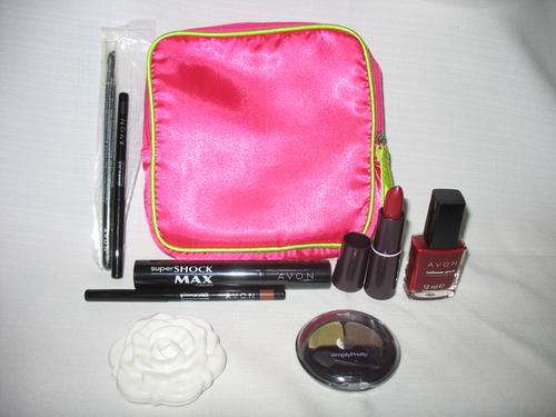 Brand New Avon 9 Piece Make Up Set