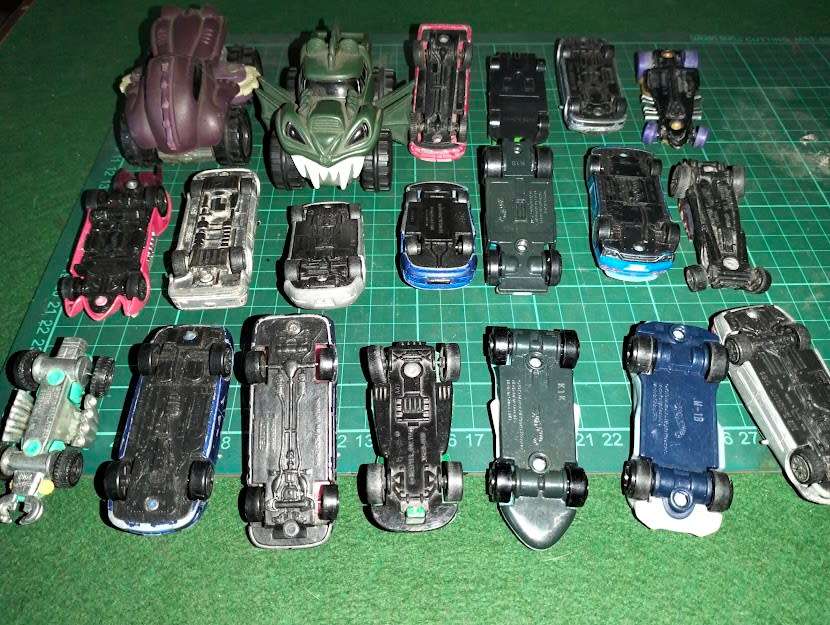 Hotwheels and mix lot