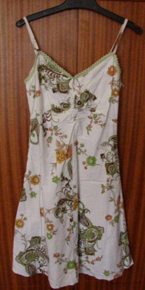 White dress with paisley patterns & brown flowers - Size 32