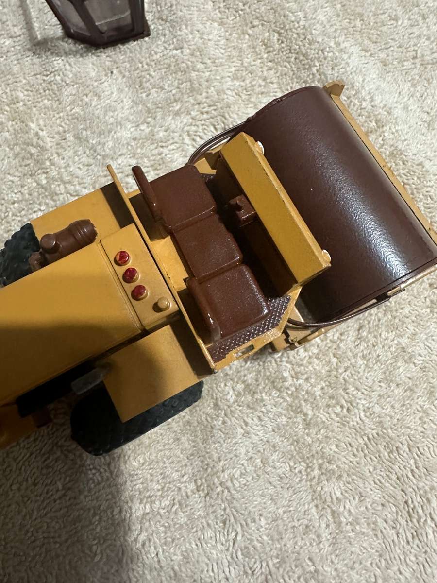 DIECAST CASE COMPACTOR ROLLER